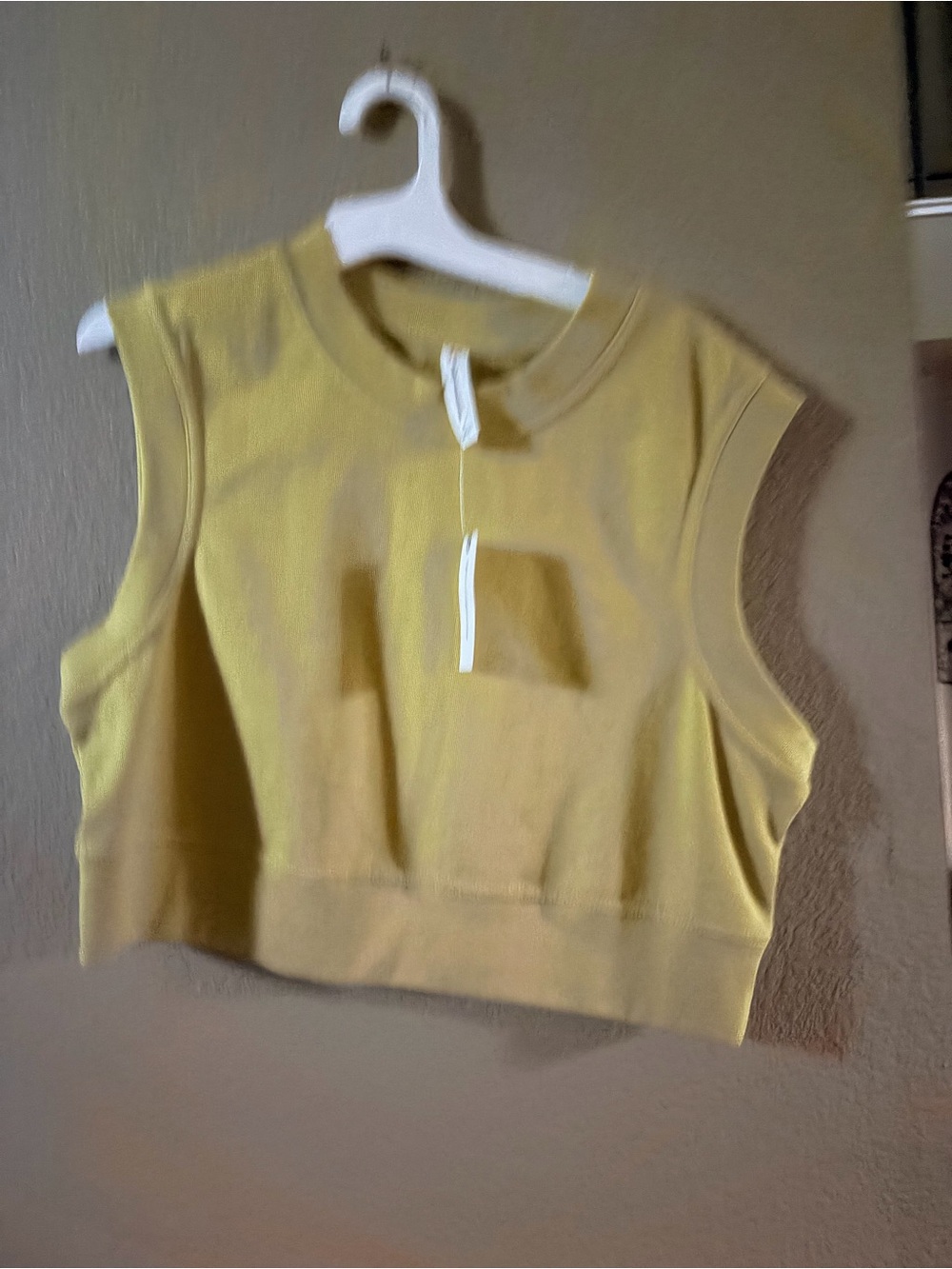NWT Women’s Yellow Sleeveless Cropped Sweatshirt Tank Top Size M